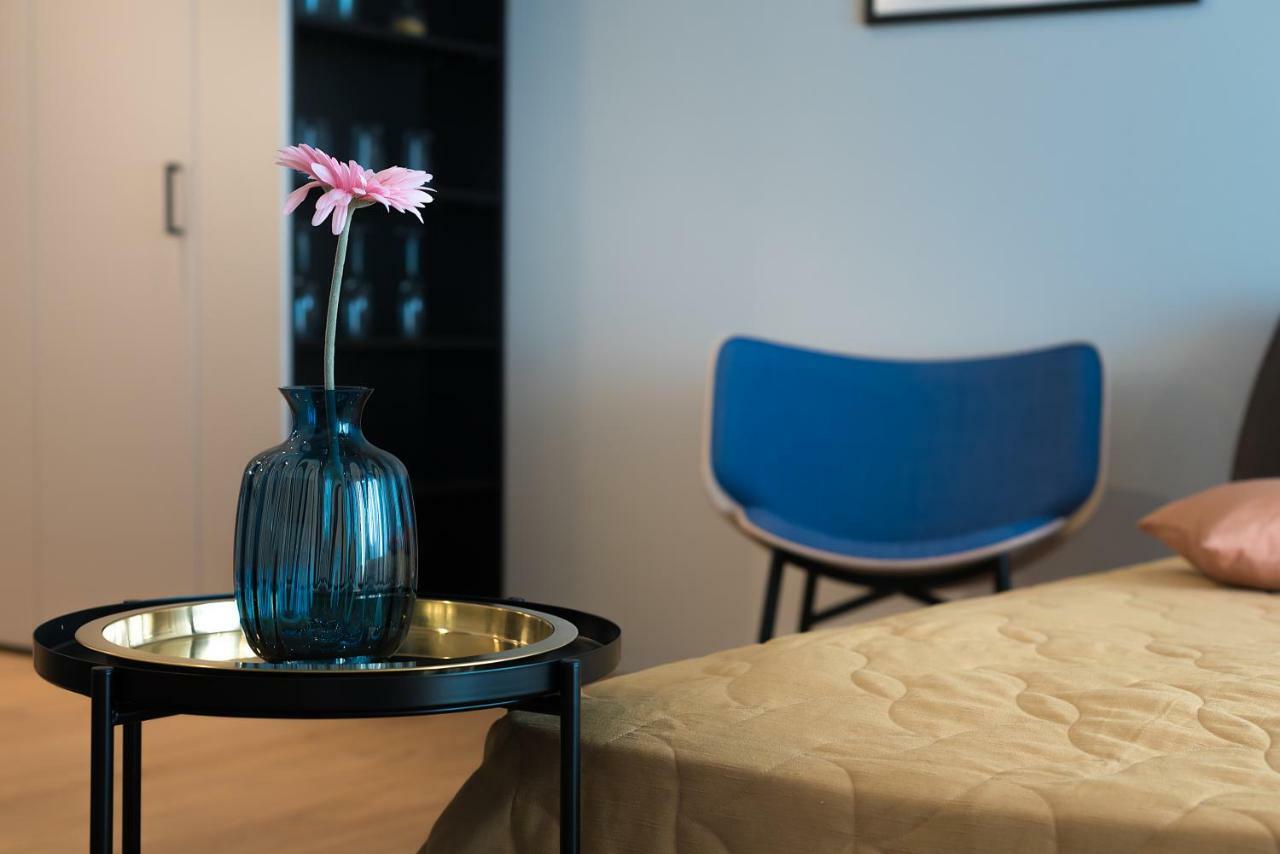 Happy Inn Gold Studio, Self Check-In, Parking In The Underground Garage VNO Exteriör bild